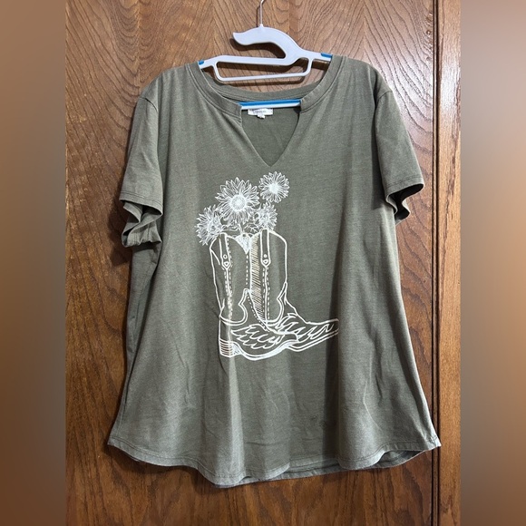 Maurices XXL Western Floral Boots Classic Fit graphic tee - Picture 3 of 4